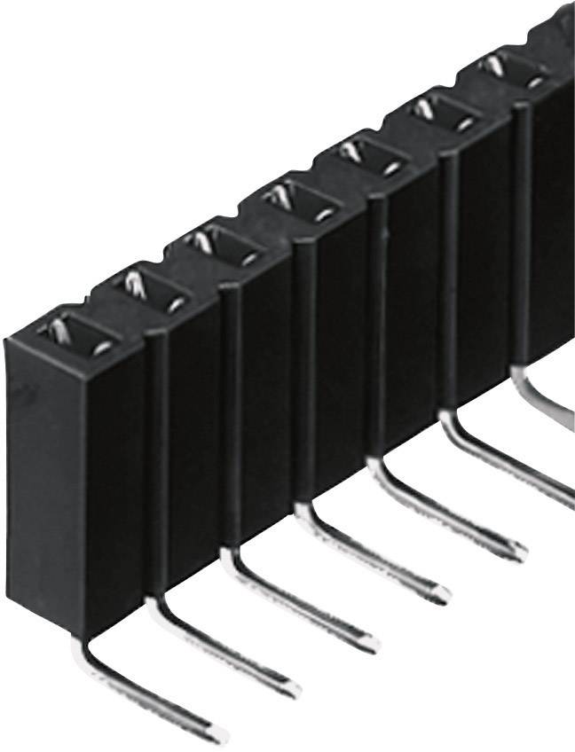 Une rangée de connecteurs à barrettes femelles noirs à deux rangées avec broches à souder. Ils sont destinés aux connexions électroniques dans les circuits.