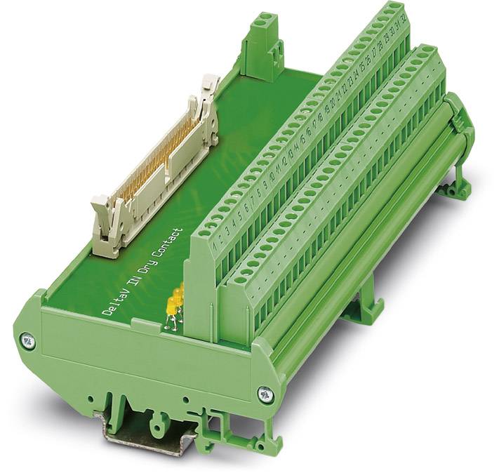Carte électronique verte avec de nombreux bornes de connexion et contacts, utilisée dans les technologies et systèmes industriels.