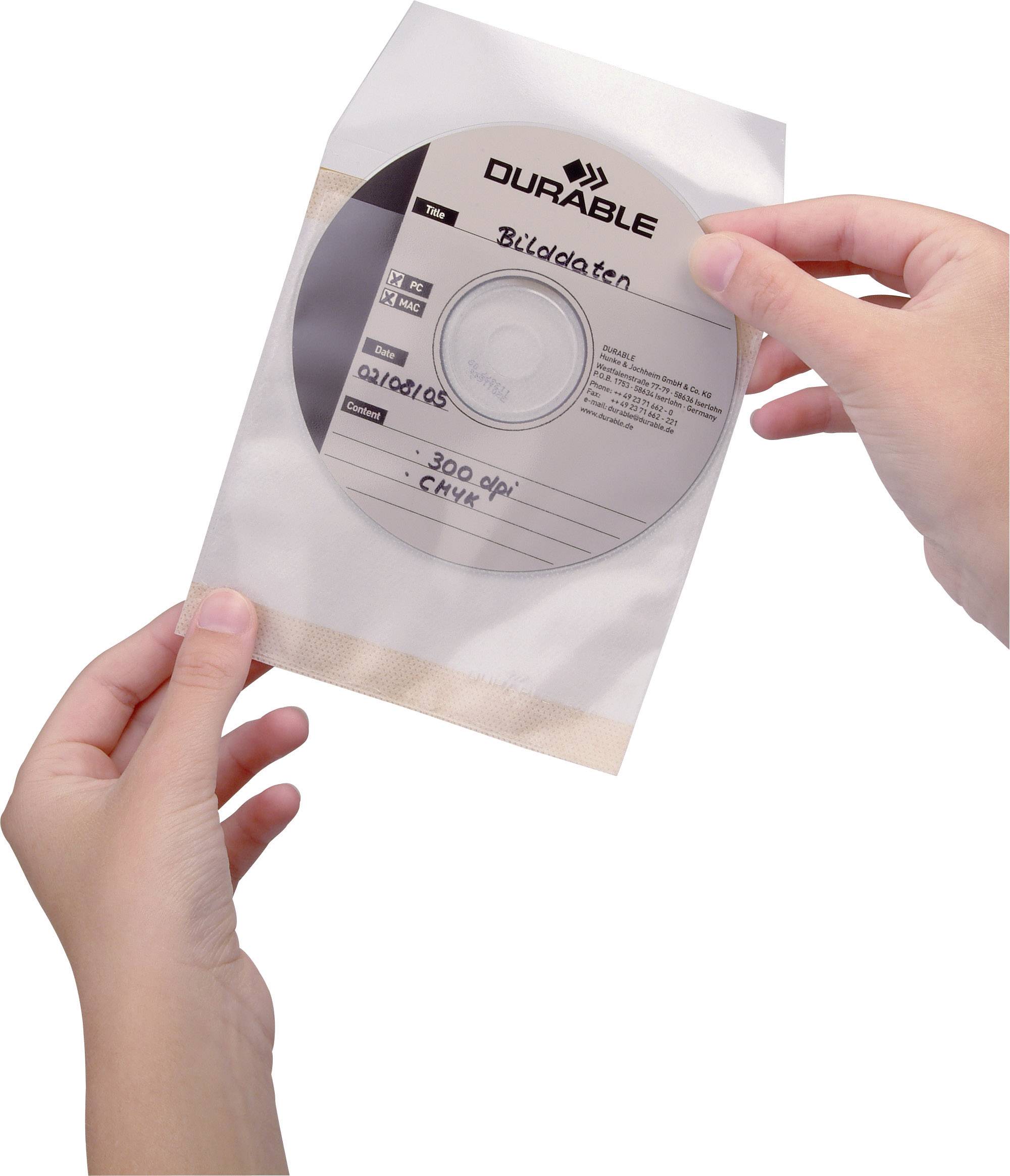 Une main tient un CD dans un boîtier transparent portant l'inscription « Données d'image ».