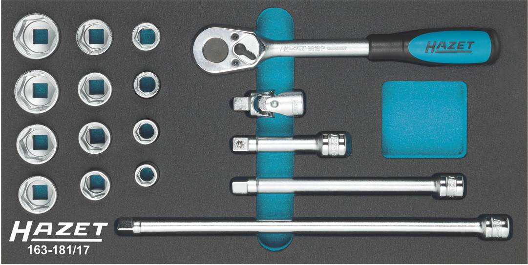 Un ensemble de cliquet et de douilles HAZET avec différentes douilles et rallonges, organisé dans un insert en mousse.