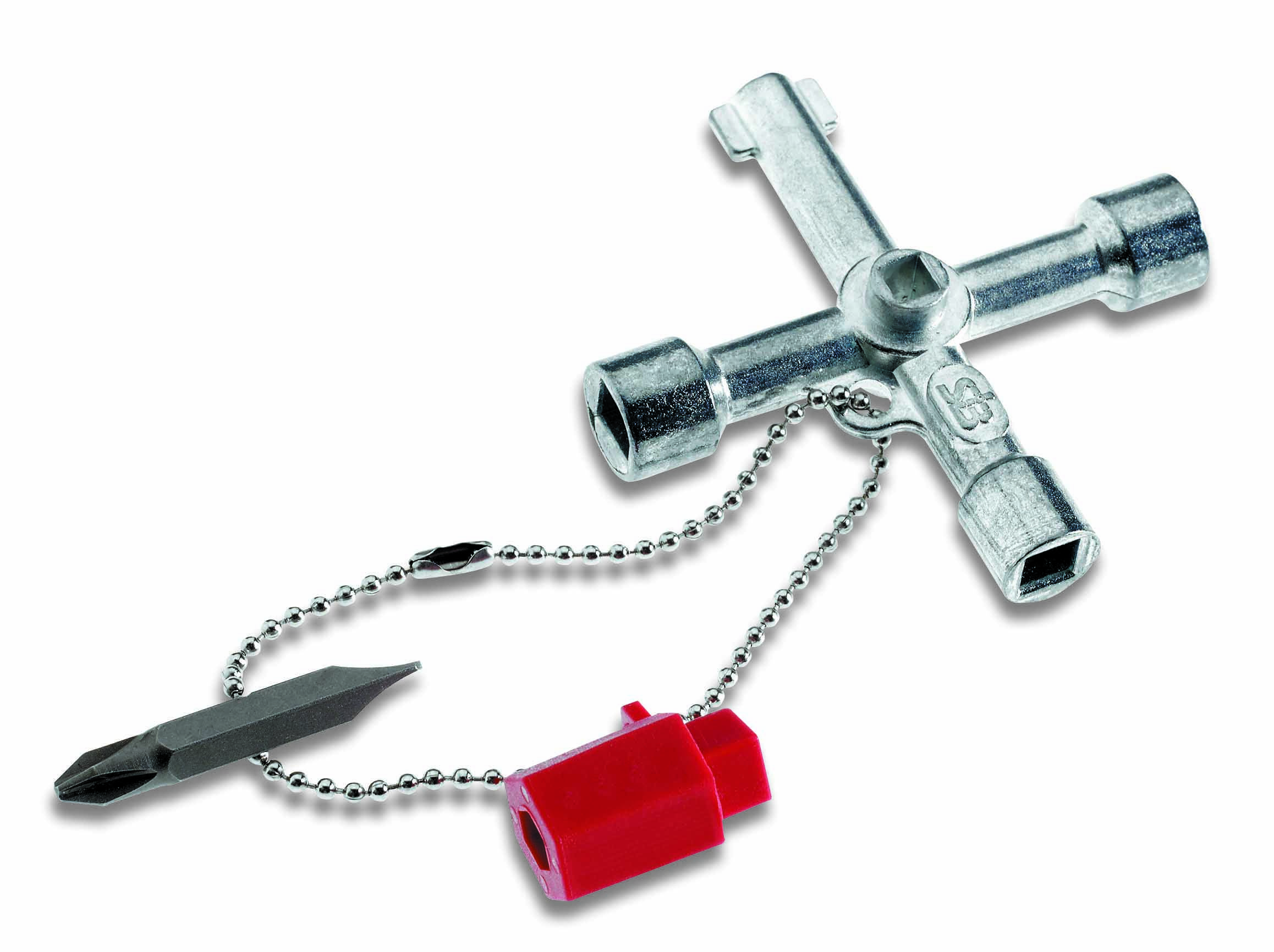 Une clé métallique à quatre pans avec un capuchon en plastique rouge et une chaîne métallique, couramment utilisée pour les maintenances techniques.