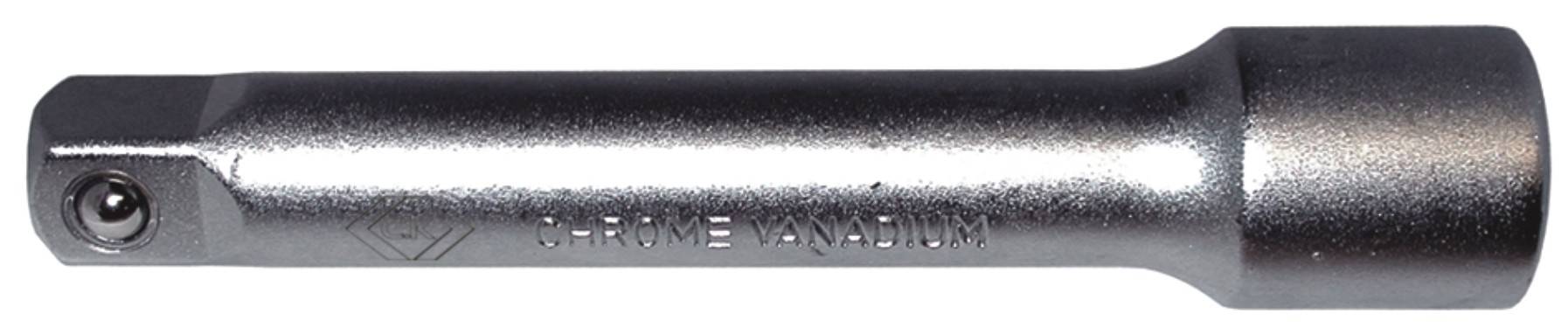 Une rallonge de douille chromée portant la gravure 'CHROME VANADIUM'. Elle est utilisée pour augmenter la portée des clés à cliquet.