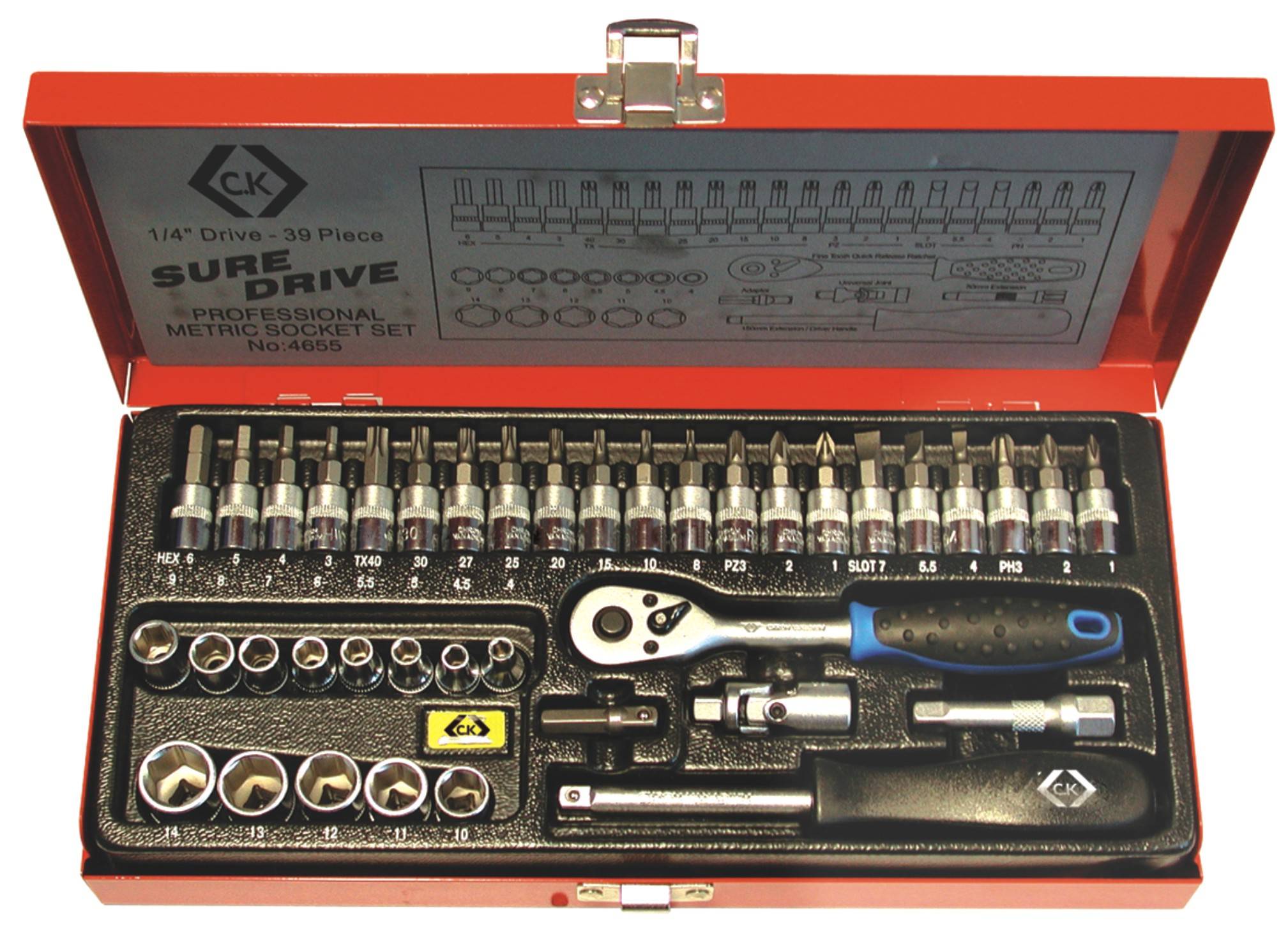 Une boîte à outils rouge contenant un coffret de clés à cliquet. Comprend divers douilles, embouts, une clé à cliquet et des rallonges, bien organisés.