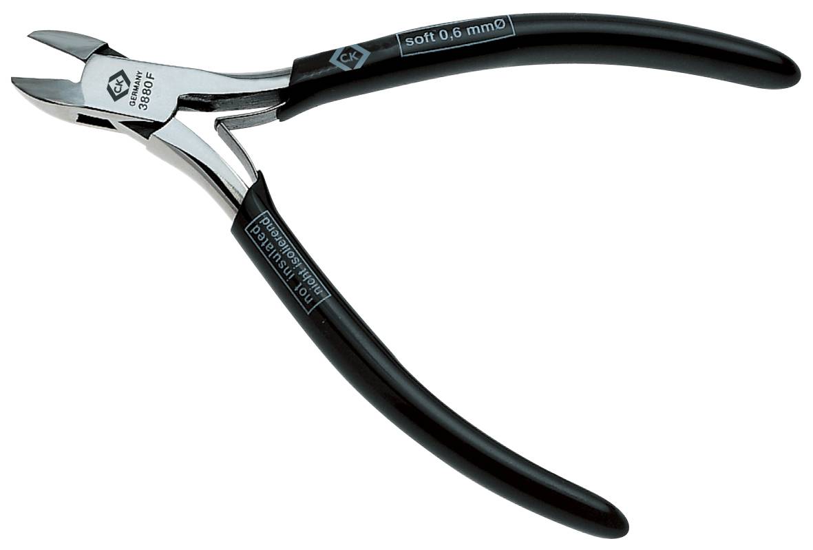 Une pince manuelle noire, adaptée pour couper des matériaux souples jusqu'à 0,6 mm, avec une poignée ergonomique pour un travail précis.