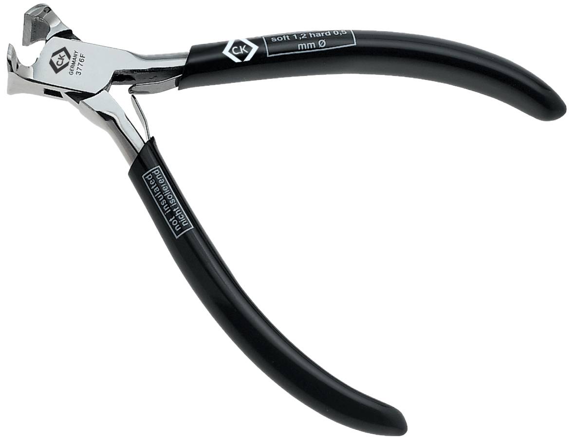 Pince avec poignées noires, adaptée aux travaux de coupe, sur fond blanc.