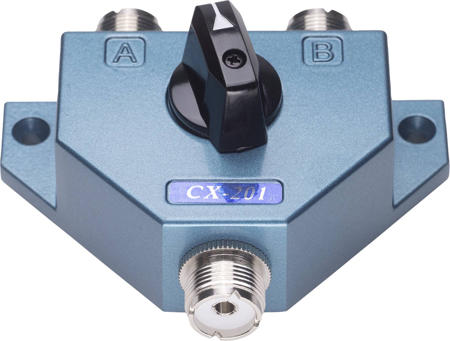 Un commutateur d'antenne coaxial bleu à trois connexions et un bouton rotatif pour sélectionner entre 'A' et 'B'. Inscription : 'CX-201'.