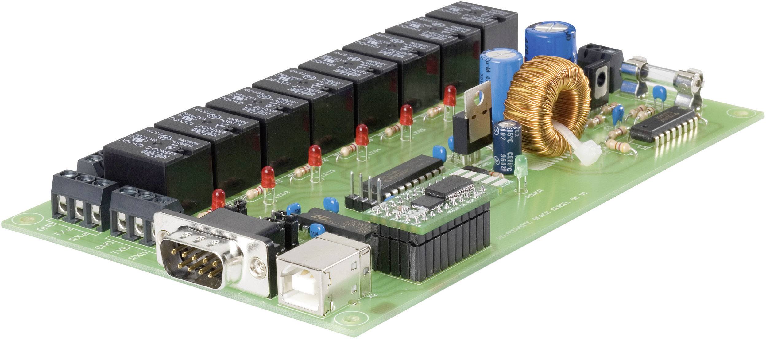 Circuit électronique avec divers composants tels que des relais, des résistances et des condensateurs. Sert au contrôle et au traitement des signaux électriques.