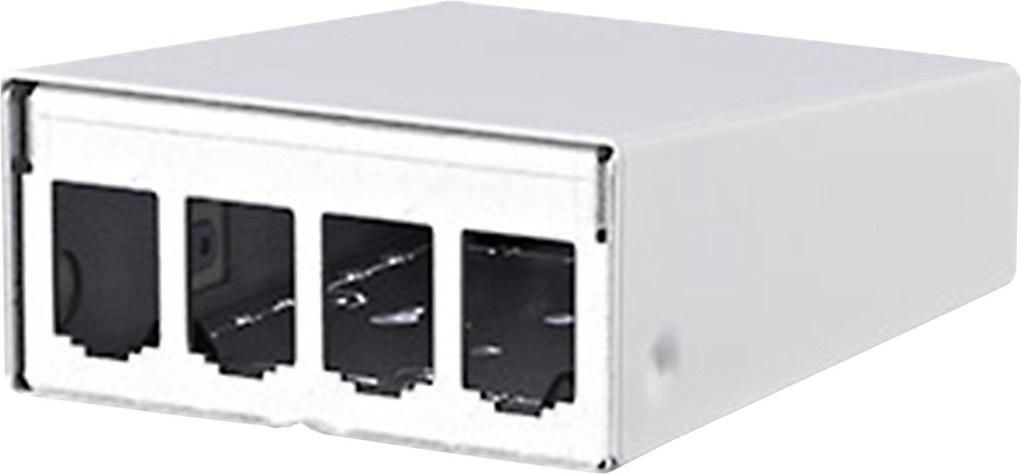 Adaptateur réseau argenté avec trois ports Ethernet.